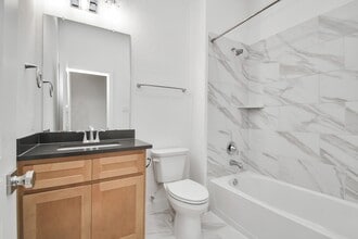 Building Photo - 211 Amaranth Wy