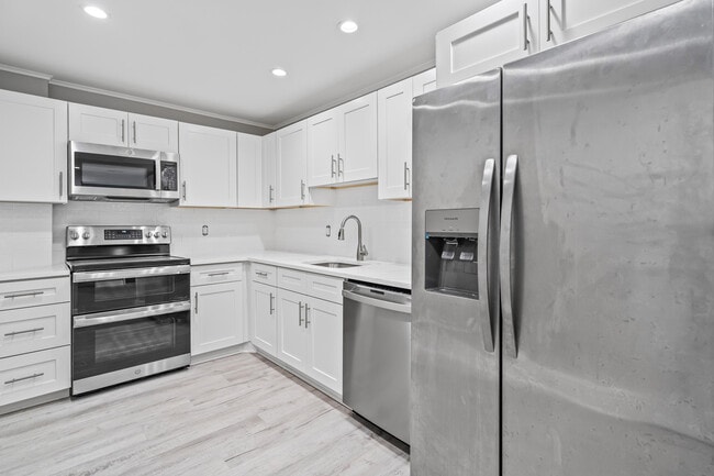 Building Photo - 2851 S Ocean Blvd