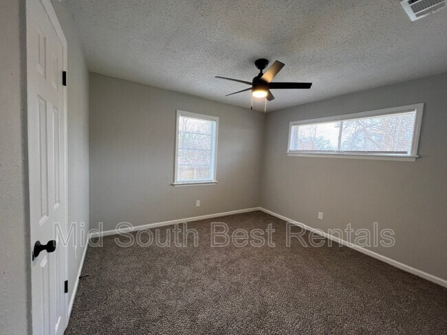 Building Photo - 1789 Tampa Cove