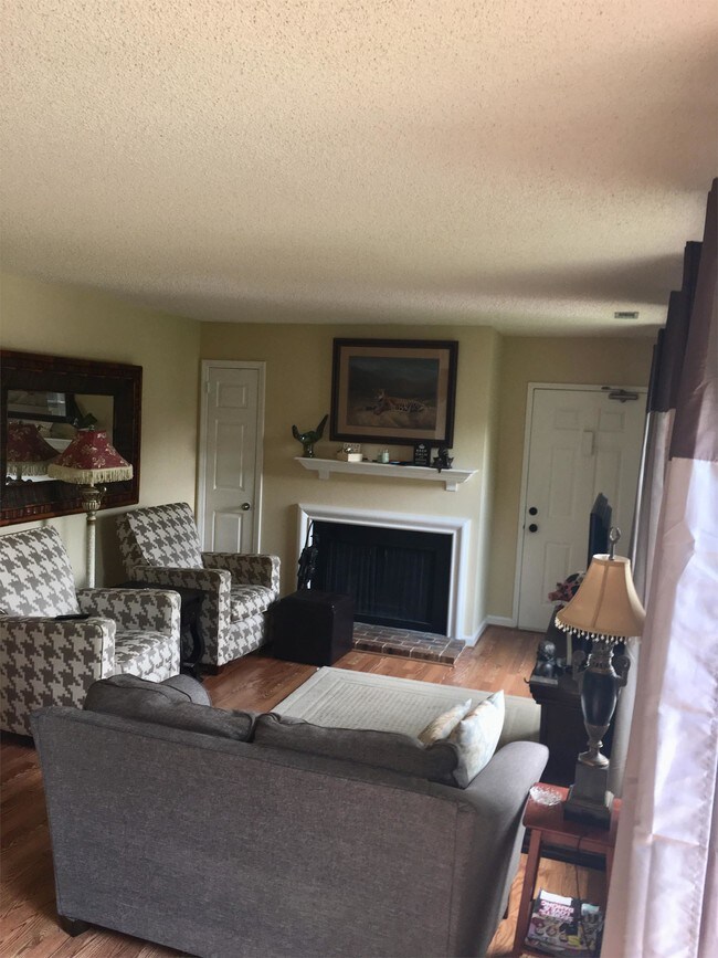 Building Photo - 5863 Brentwood Trace