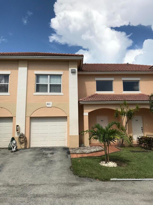 Foto del edificio - 821 Talia Cir