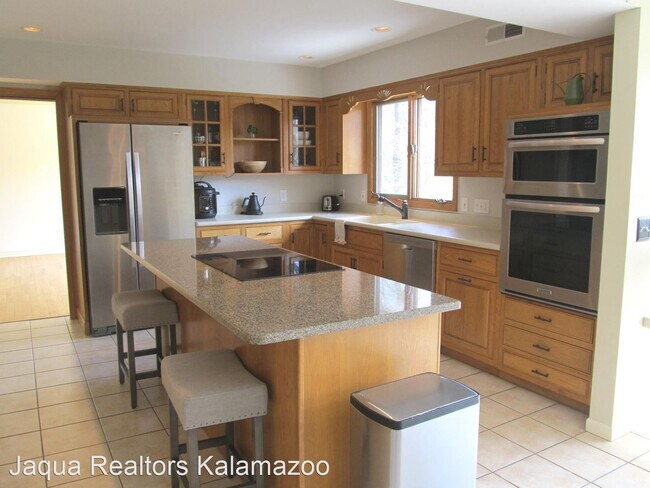 Foto del edificio - 5 br, 3.5 bath House - 5251 Colony Woods D...