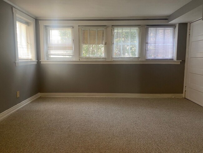 Building Photo - 1931 Wesley Ave