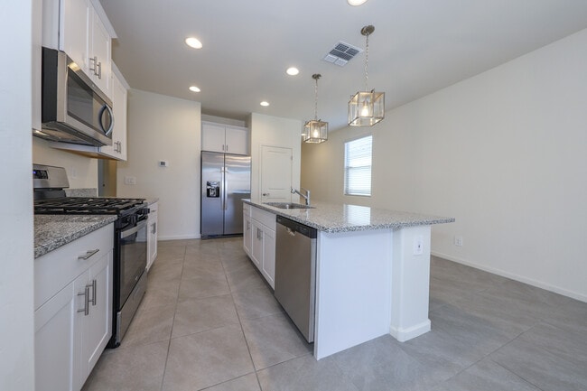 Building Photo - 4882 E Greenway Wash Dr