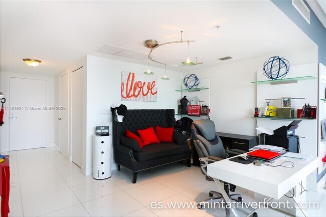 Foto del edificio - 92 SW 3rd St