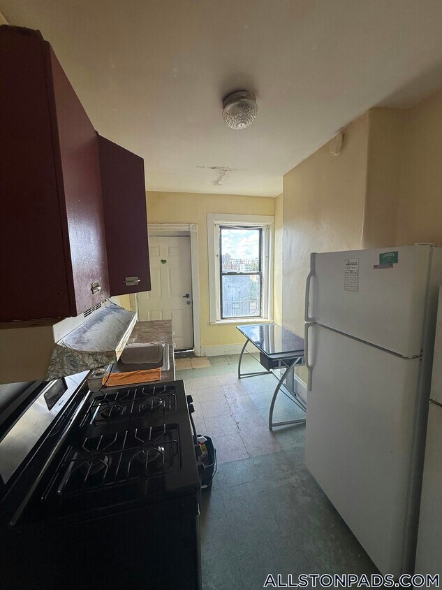 Primary Photo - 9 Linden St