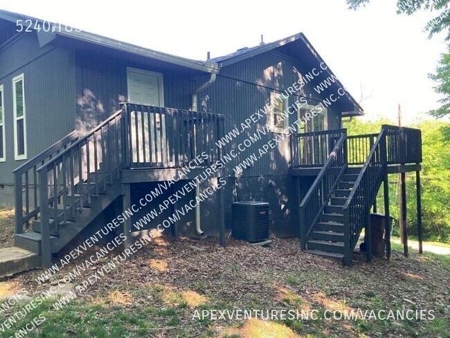 Foto del edificio - 5240 Tusculum Ct