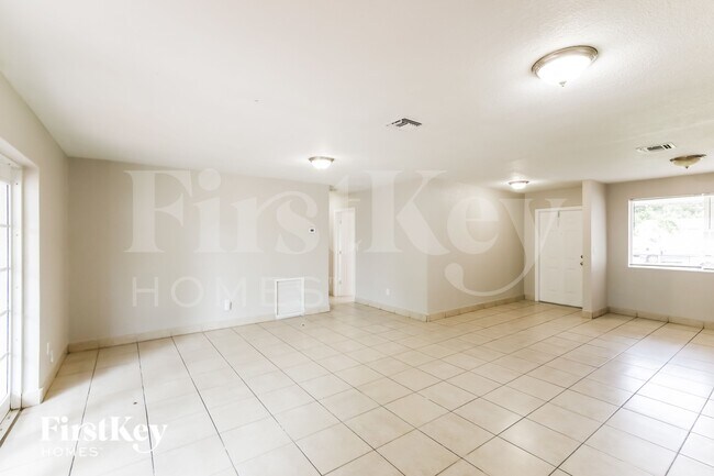 Foto del edificio - 4115 NW 185th St