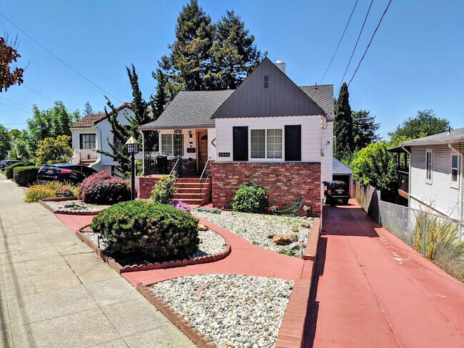 Foto del edificio - Coming Soon! Lovely Redwood Heights Home w...