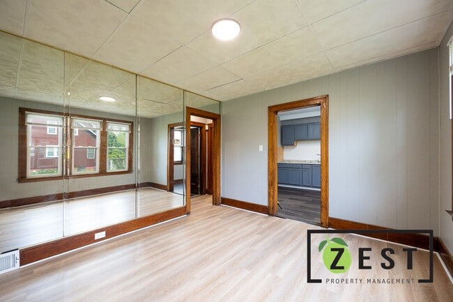 Building Photo - 4055 Beniteau St