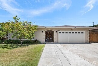 Building Photo - 692 Menker Ave