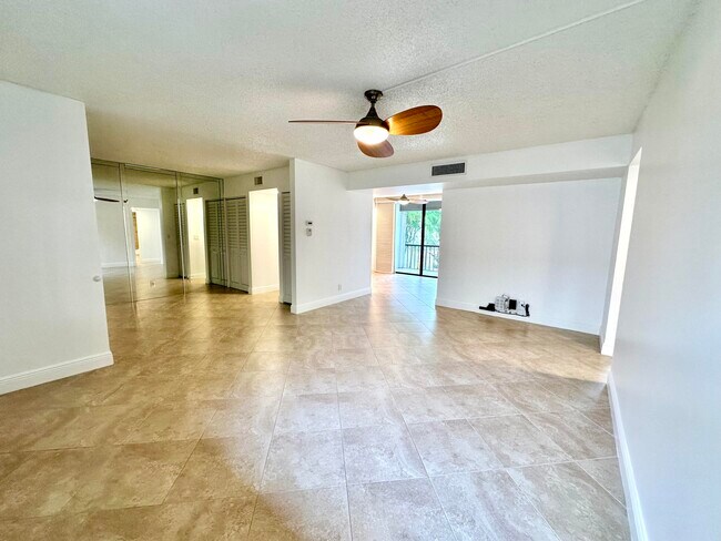 Building Photo - 5190 Las Verdes Cir