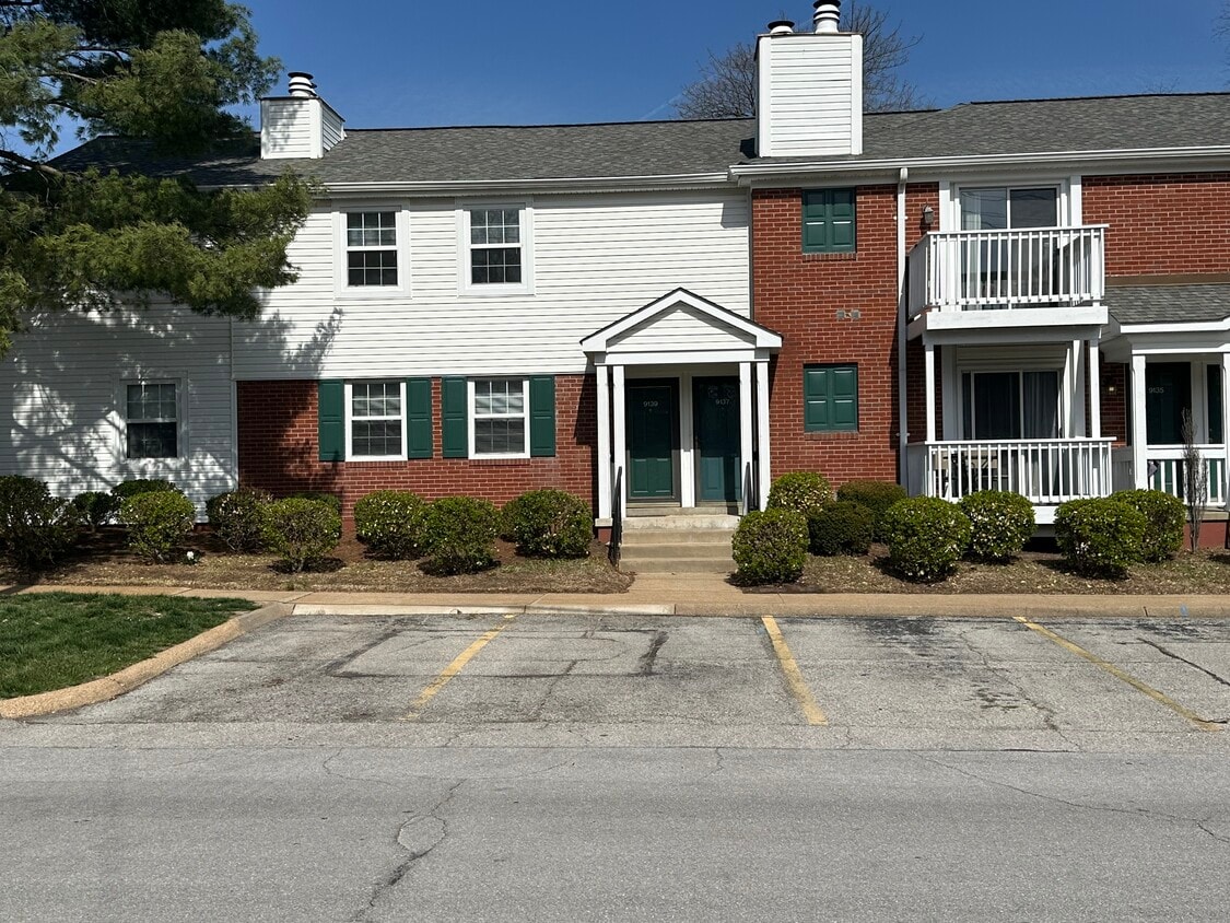 9137 Wrenwood Ln Unit 9137, Brentwood, MO 63144 Condo for Rent in