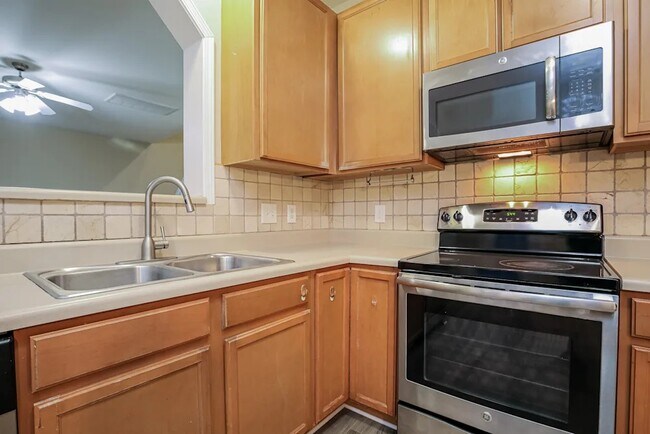 Foto del edificio - 7808 Green Mill Dr