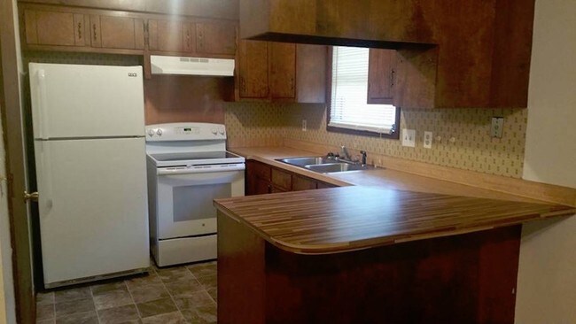 1 BR interior- vinyl floor/ new appliances - Mathau Court