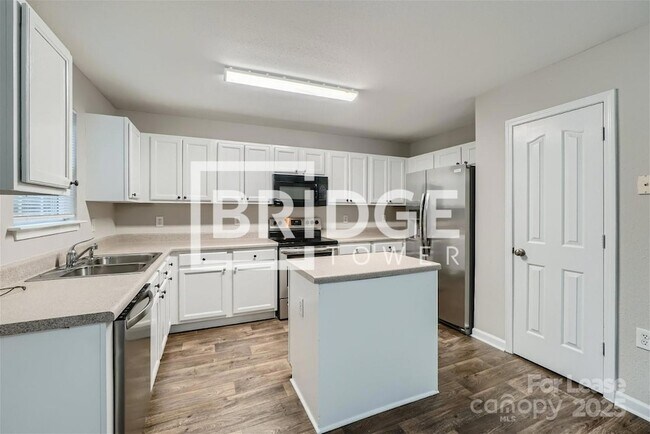 Foto del edificio - 2100 Cranberry Woods Ct