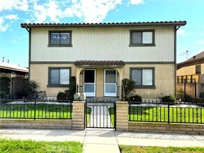 Building Photo - 10784 Pine St