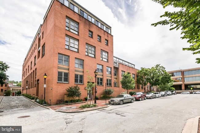 Building Photo - 123 W Barre St