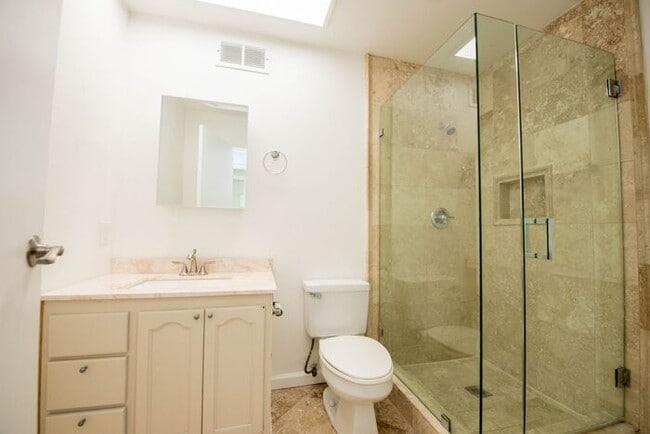 Building Photo - 1733 Gisler Ave