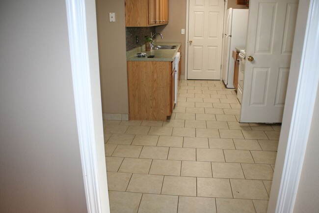 Building Photo - 3 Bedroom 2 Car Garage Duplex in Branson
