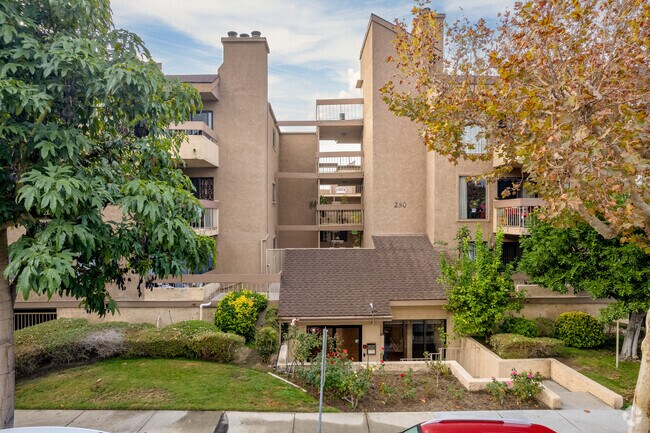 Foto del edificio - 250 W Fairview Ave