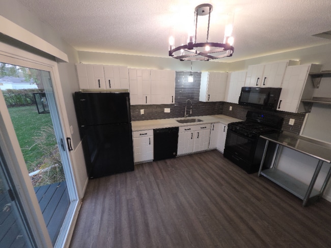 Foto del edificio - 5336 Russell Ave N