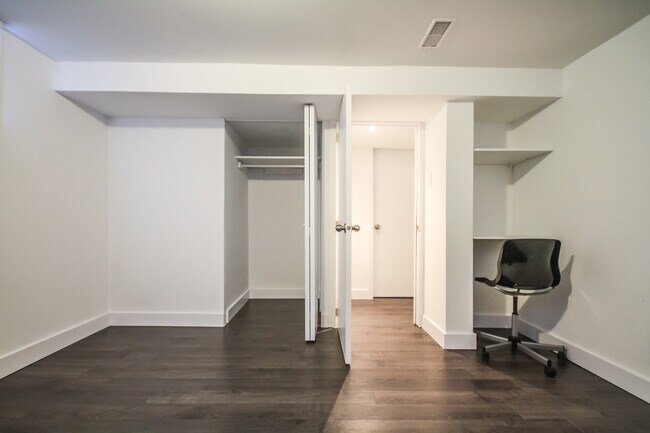 Building Photo - 1148 Woodroffe Ave