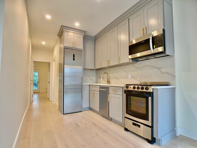 Building Photo - 310 Madison St