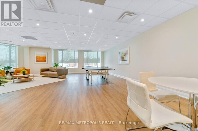 Photo du bâtiment - 5917 Main St