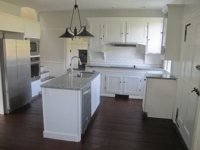Foto del edificio - 4 Limerock Rd