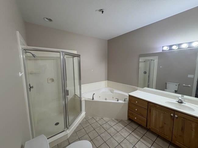 Building Photo - 350 N Fairway Dr