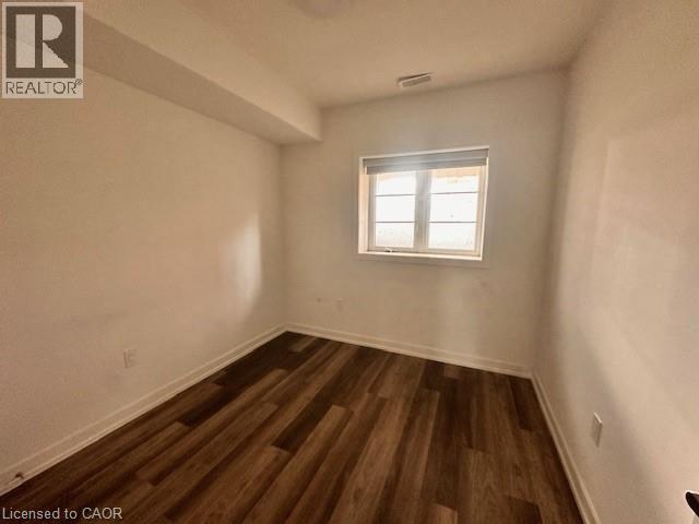 Building Photo - 205 W Oak Trl