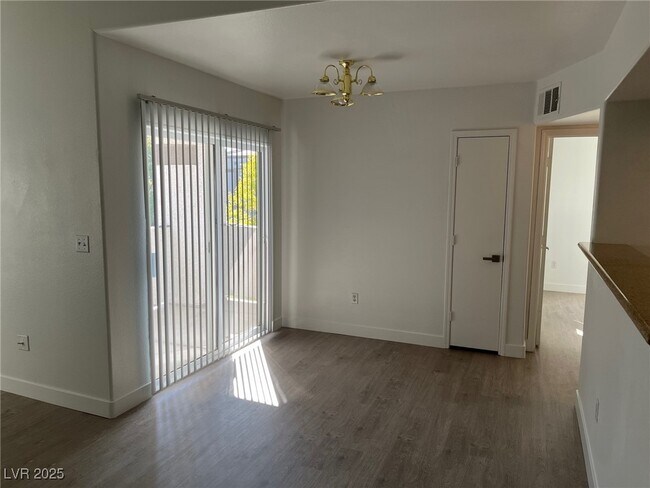 Foto del edificio - 7255 W Sunset Rd