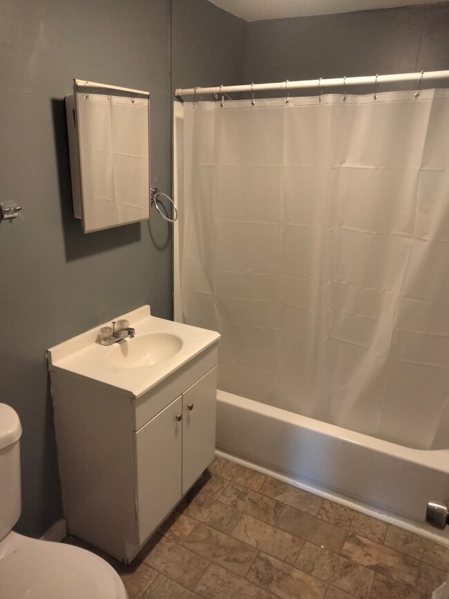 Building Photo - 226 Martin St