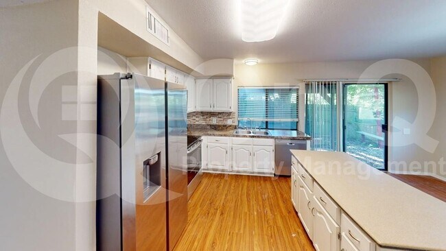 Foto del edificio - 3113 Wayfarer Rd