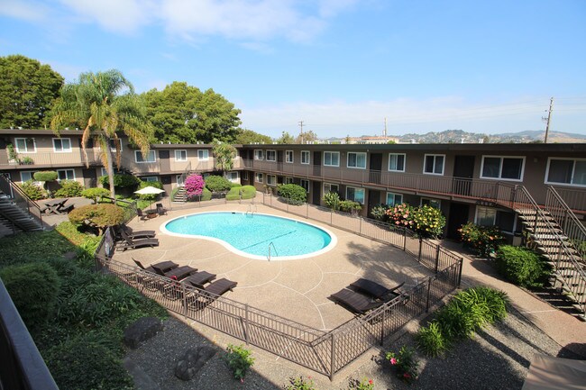 Marin Royal Apartments Alquileres En Corte Madera Ca Foto Del Edificio Marin Royal Apartments