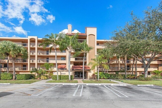 Foto del edificio - 755 Dotterel Rd