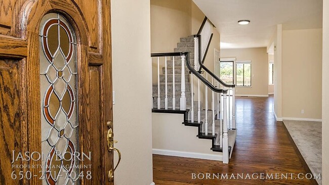Building Photo - 35 Woodhill Dr