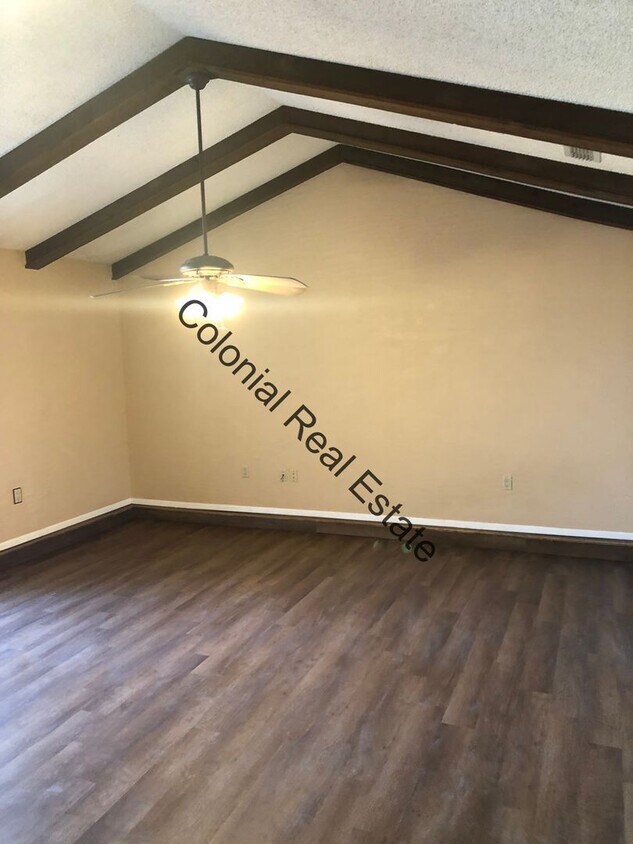 Foto principal - 3-bedroom 2-bathroom
