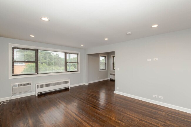 Building Photo - 6807 N Ridge Blvd