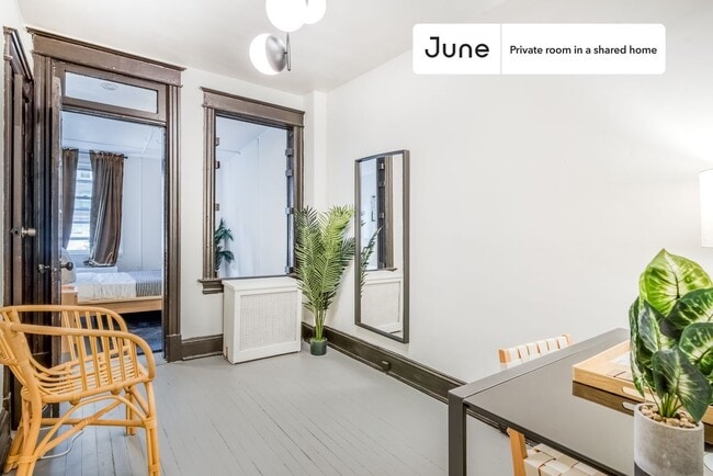 Building Photo - Room in Shared 5 bed/2 bath home in Woodley Park