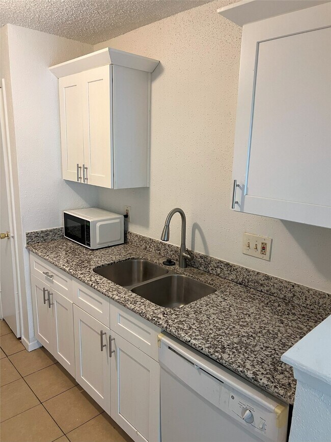 Building Photo - 23335 Pebworth Pl