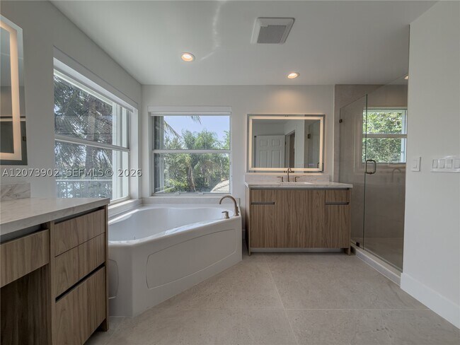 Building Photo - 5297 SW 183rd Ave