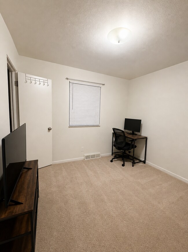 Foto del edificio - 3 bedroom 1.5 bathroom home for rent in Belleville