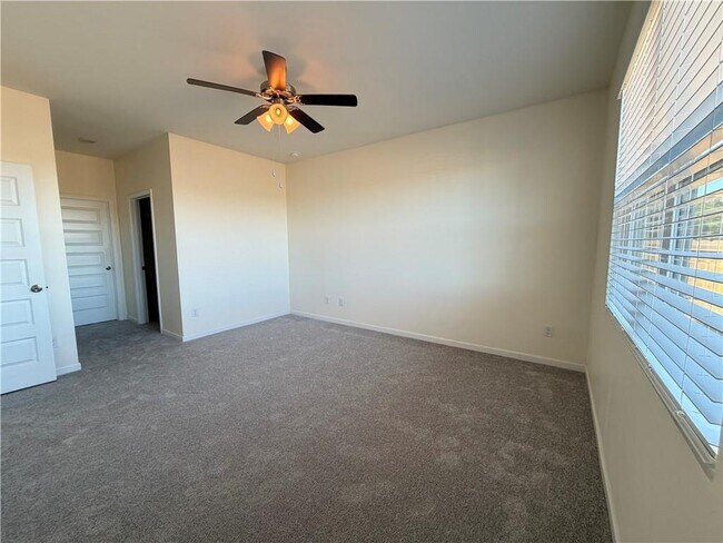 Foto del edificio - 350 Graham Campbell Ln