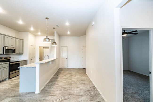 Building Photo - Beautiful 2 Bedroom 2 Bath With Open Conce...