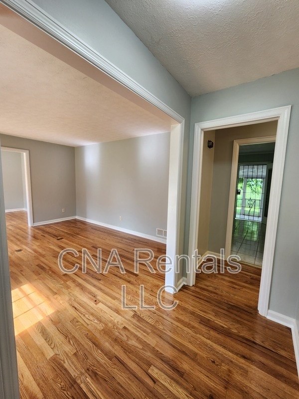 Building Photo - 626 Honeybear Ln