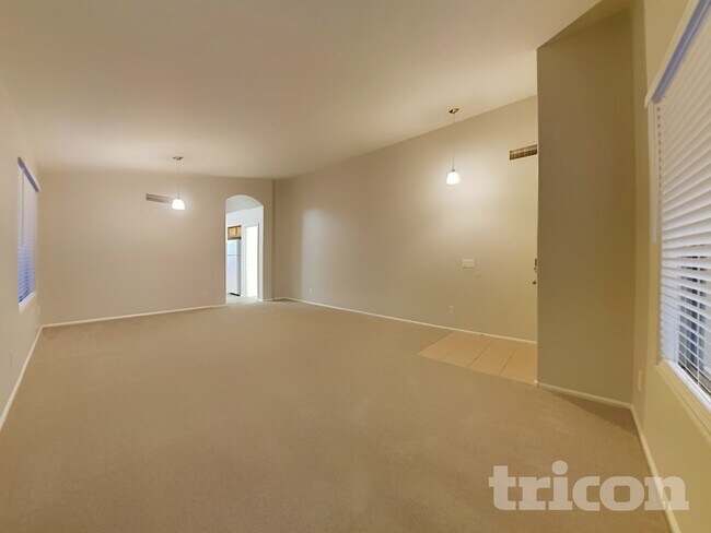 Foto del edificio - 15833 W Moreland St