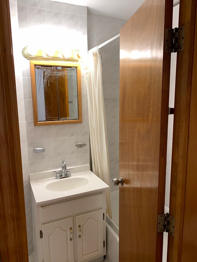 Bathroom - 18 Mott St