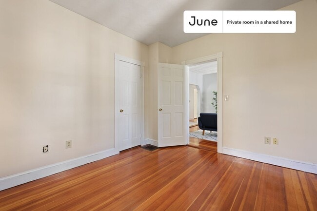 Building Photo - Room in Shared 4 bed/1 bath home